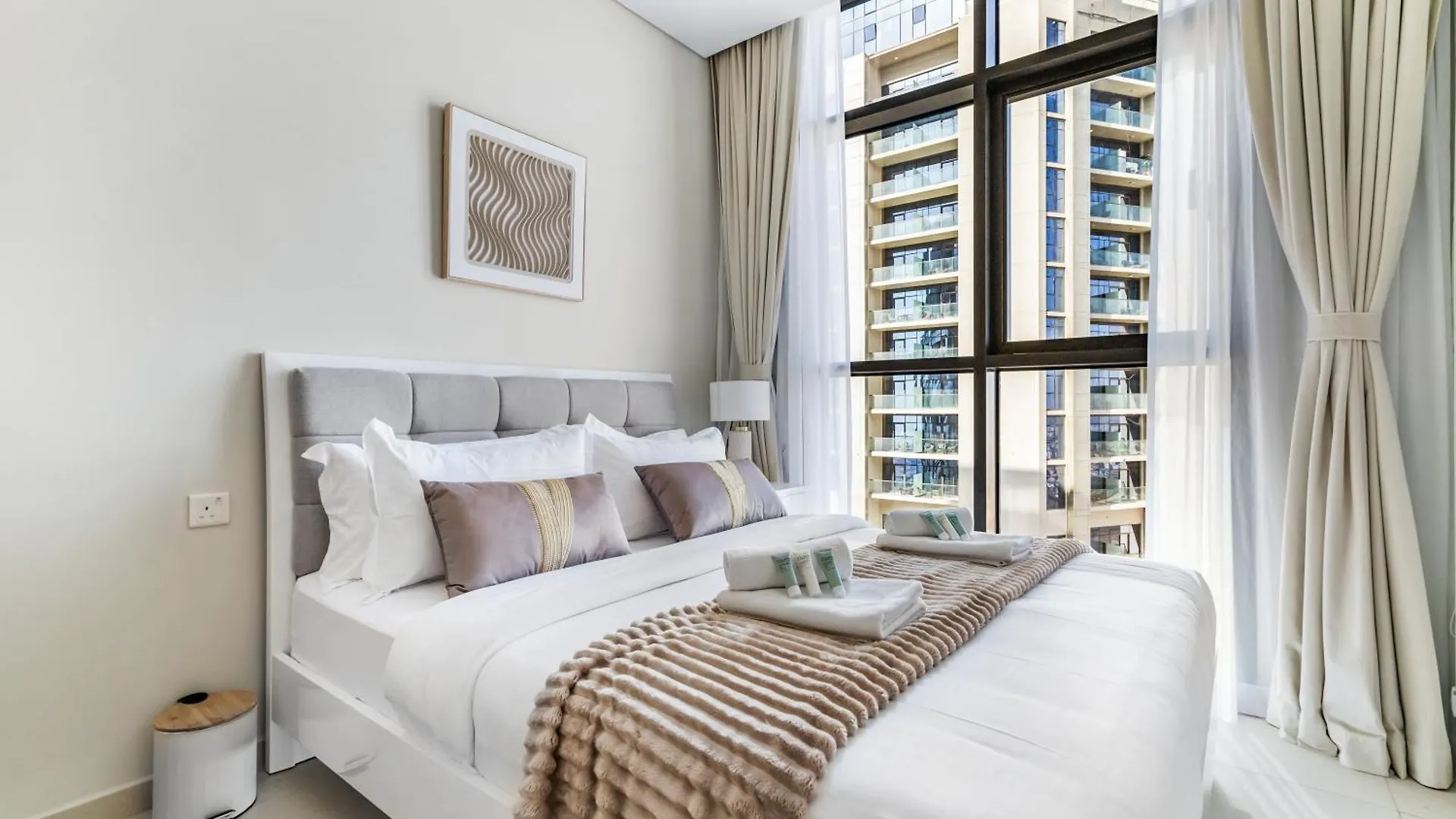 Luxury 3Br Apt With Balcony & Views, Aykon Tower Dubai 0*,  United Arab Emirates