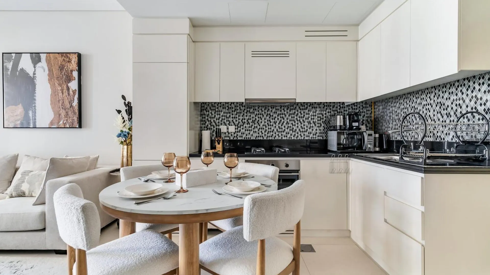 Luxury 3Br Apt With Balcony & Views, Aykon Tower Dubai United Arab Emirates