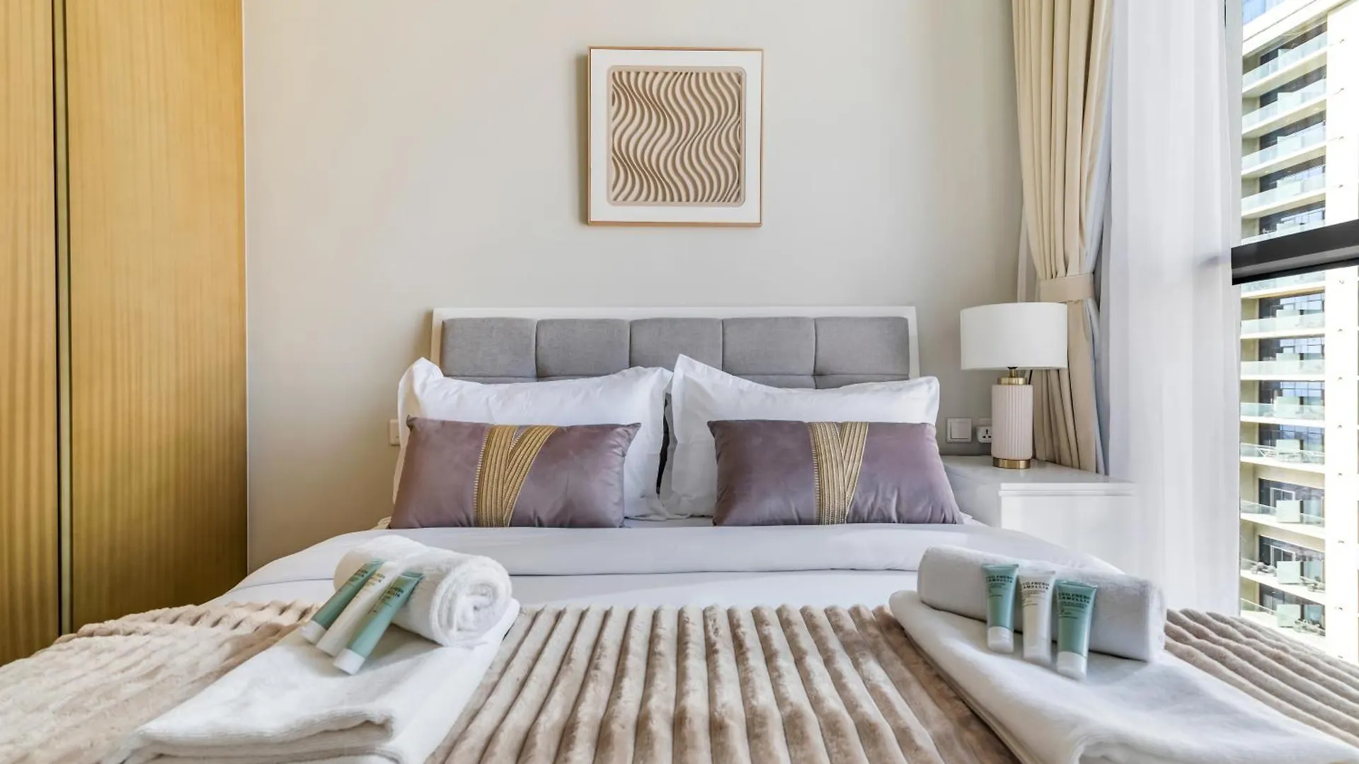 Luxury 3Br Apt With Balcony & Views, Aykon Tower Dubai