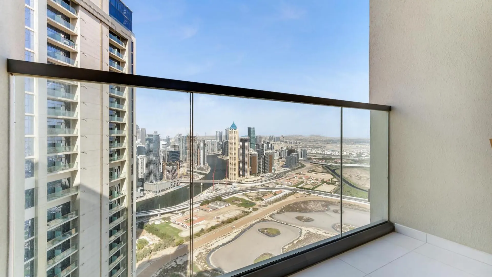 Apartment Luxury 3Br Apt With Balcony & Views, Aykon Tower Dubai
