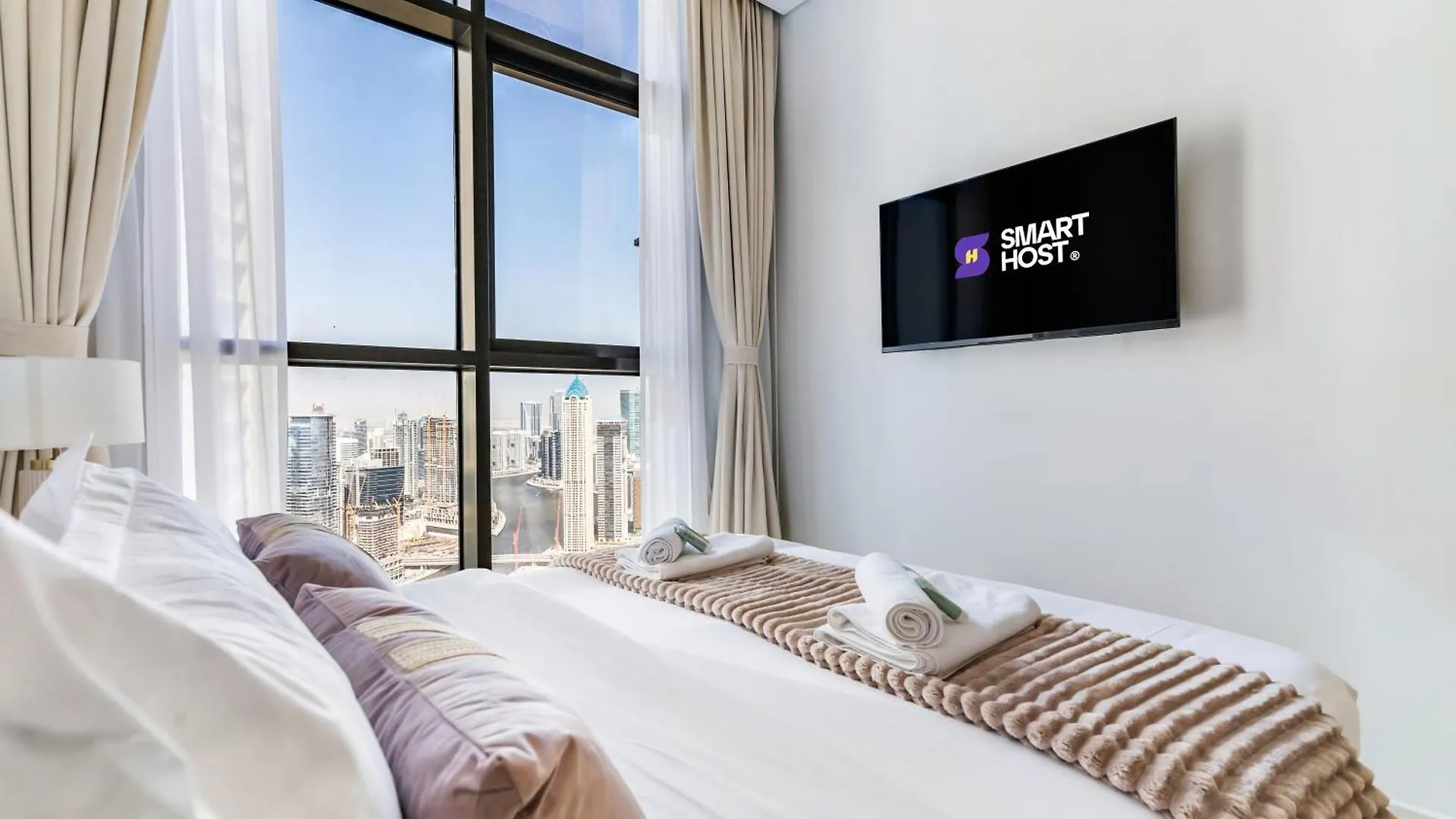Luxury 3Br Apt With Balcony & Views, Aykon Tower Dubai Apartment