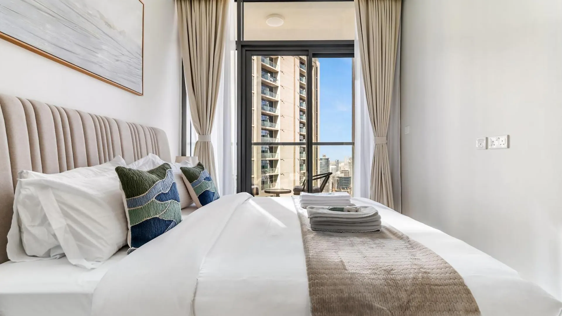 Luxury 3Br Apt With Balcony & Views, Aykon Tower Dubai United Arab Emirates