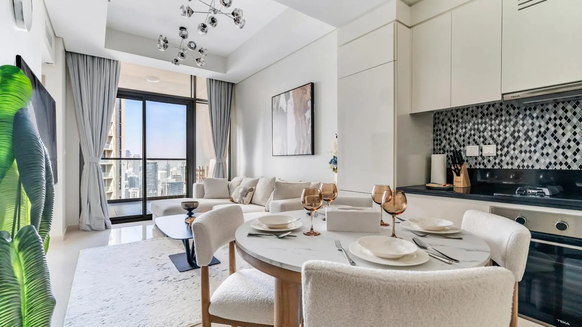 Luxury 3Br Apt With Balcony & Views, Aykon Tower Dubai 0*,  United Arab Emirates