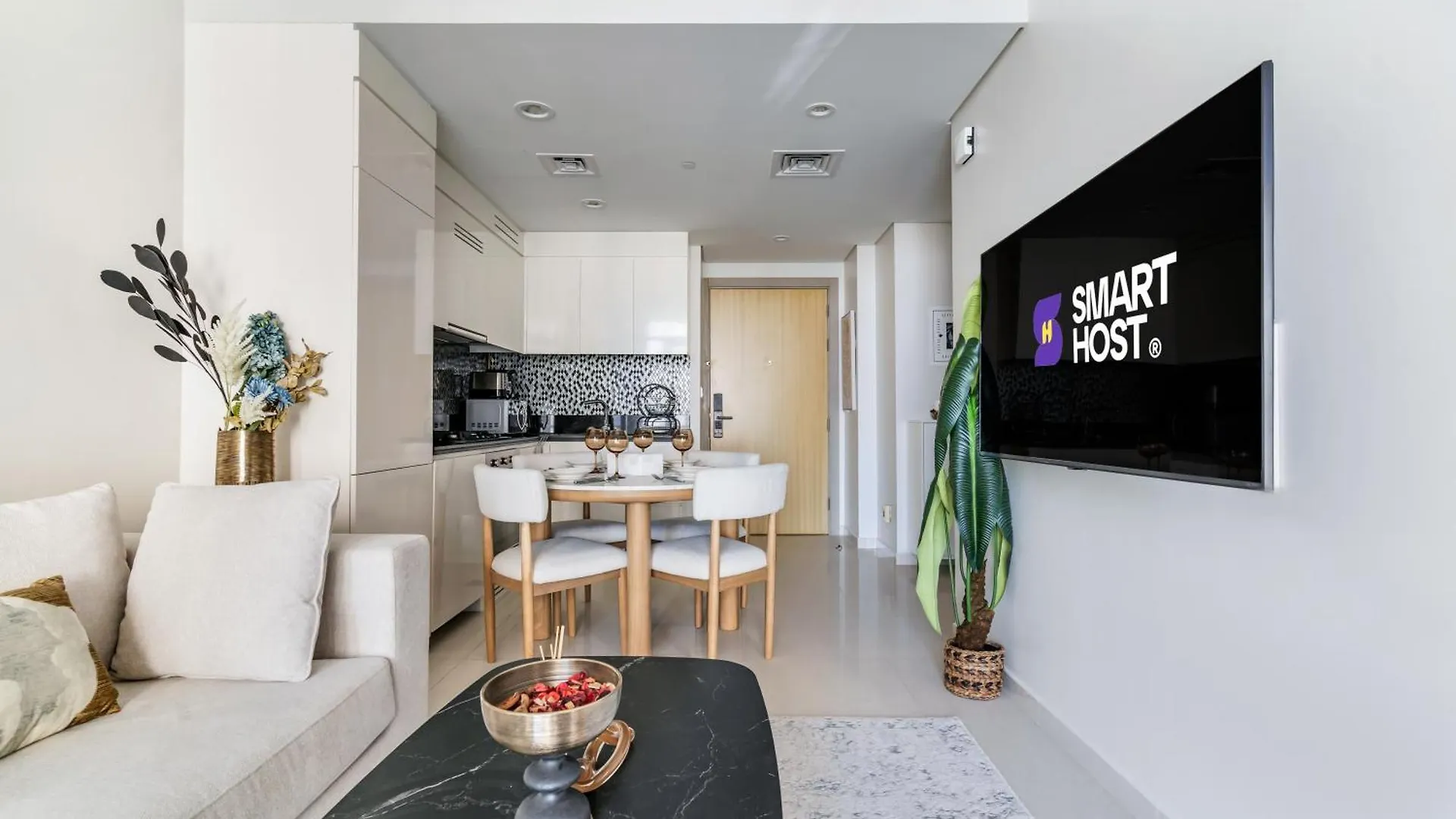 Luxury 3Br Apt With Balcony & Views, Aykon Tower Dubai Apartment