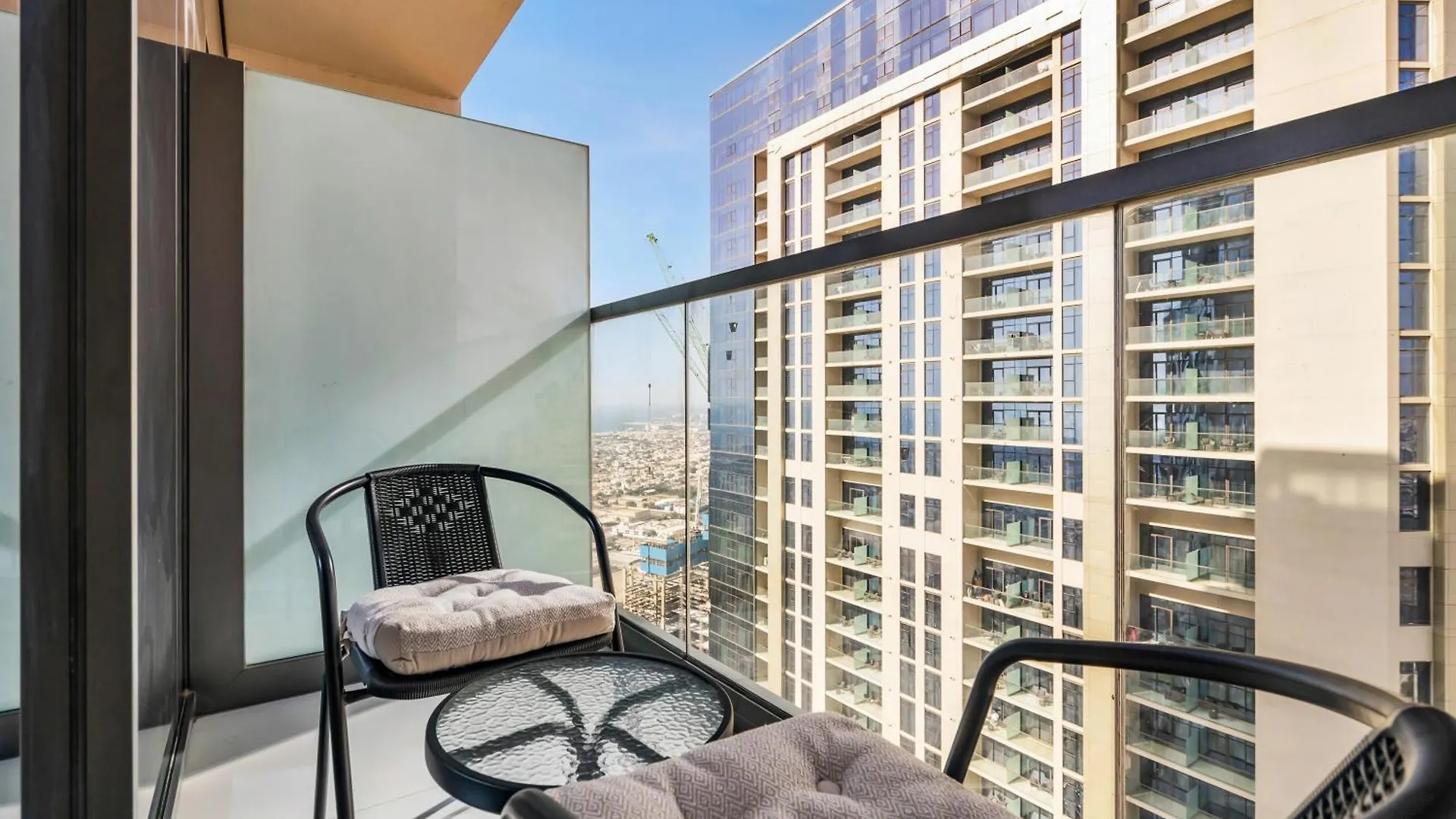 Luxury 3Br Apt With Balcony & Views, Aykon Tower Dubai
