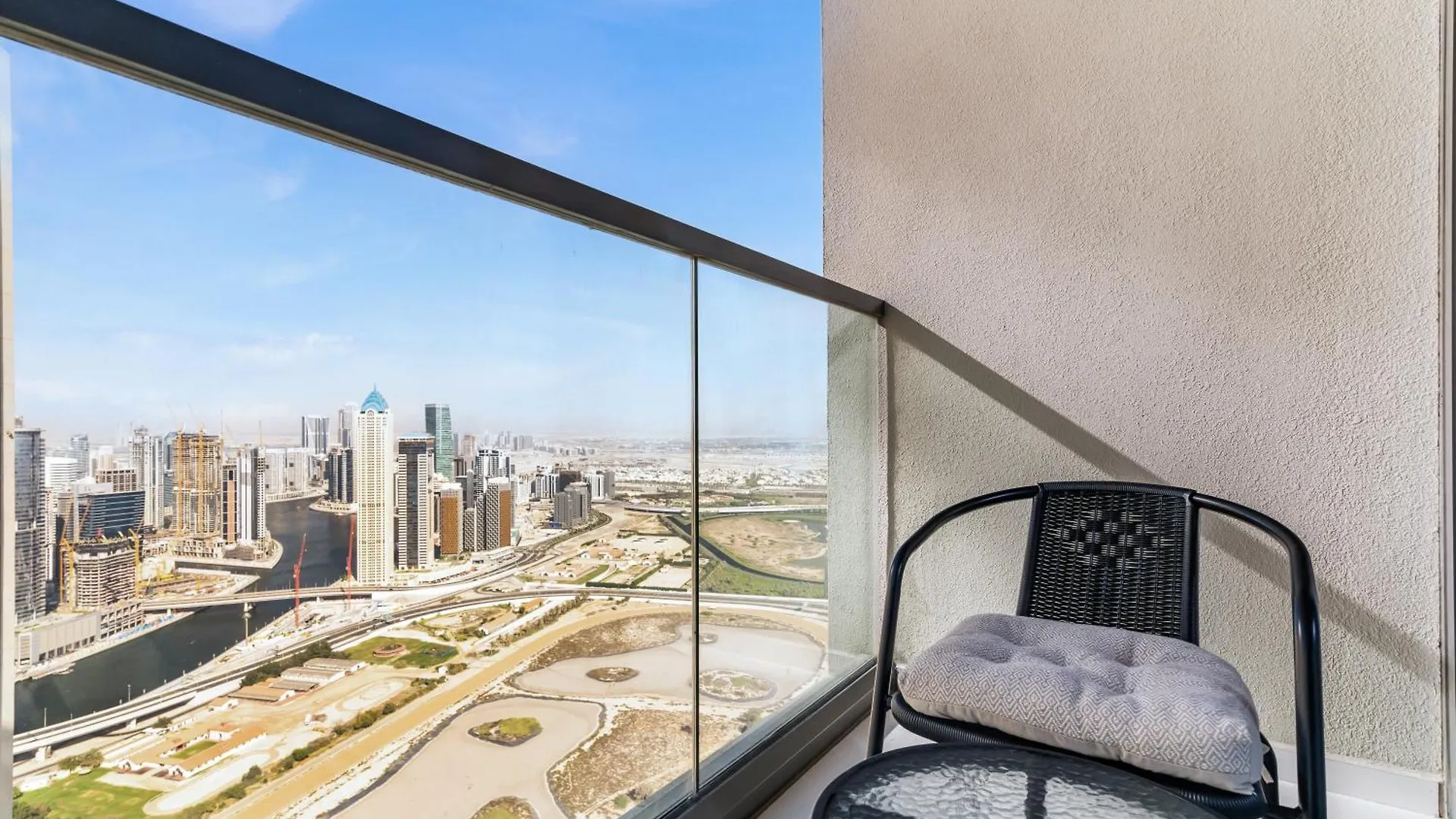 Luxury 3Br Apt With Balcony & Views, Aykon Tower Dubai United Arab Emirates